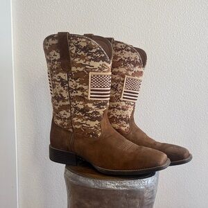 Men’s Cowboy Boots 
Ariat brand, Slightly worn